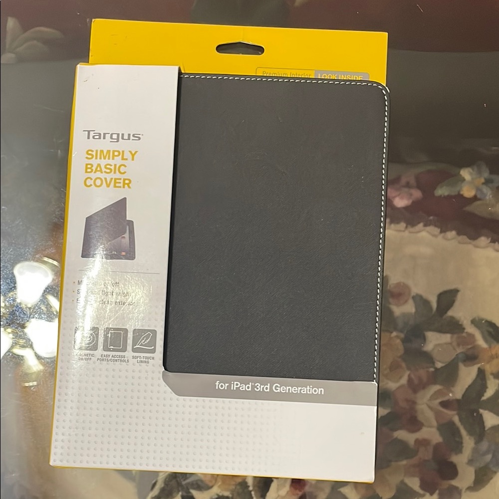 Targus Simply Basic iPad 3rd Gen Cover - Black and Yellow